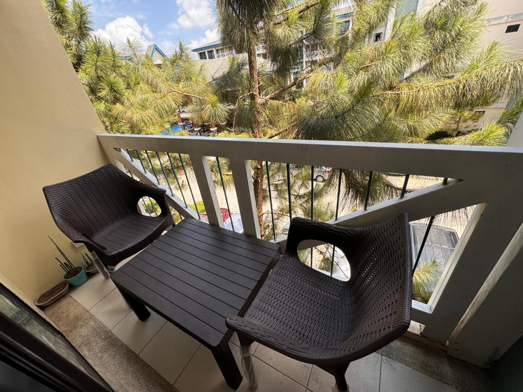 Cozyvilla At Pine Suites Tagaytay 2Br Or Studio With Free Parking 2Br In Basement Parking And Studio In Offsite Parking Tagaytay City Kültér fotó