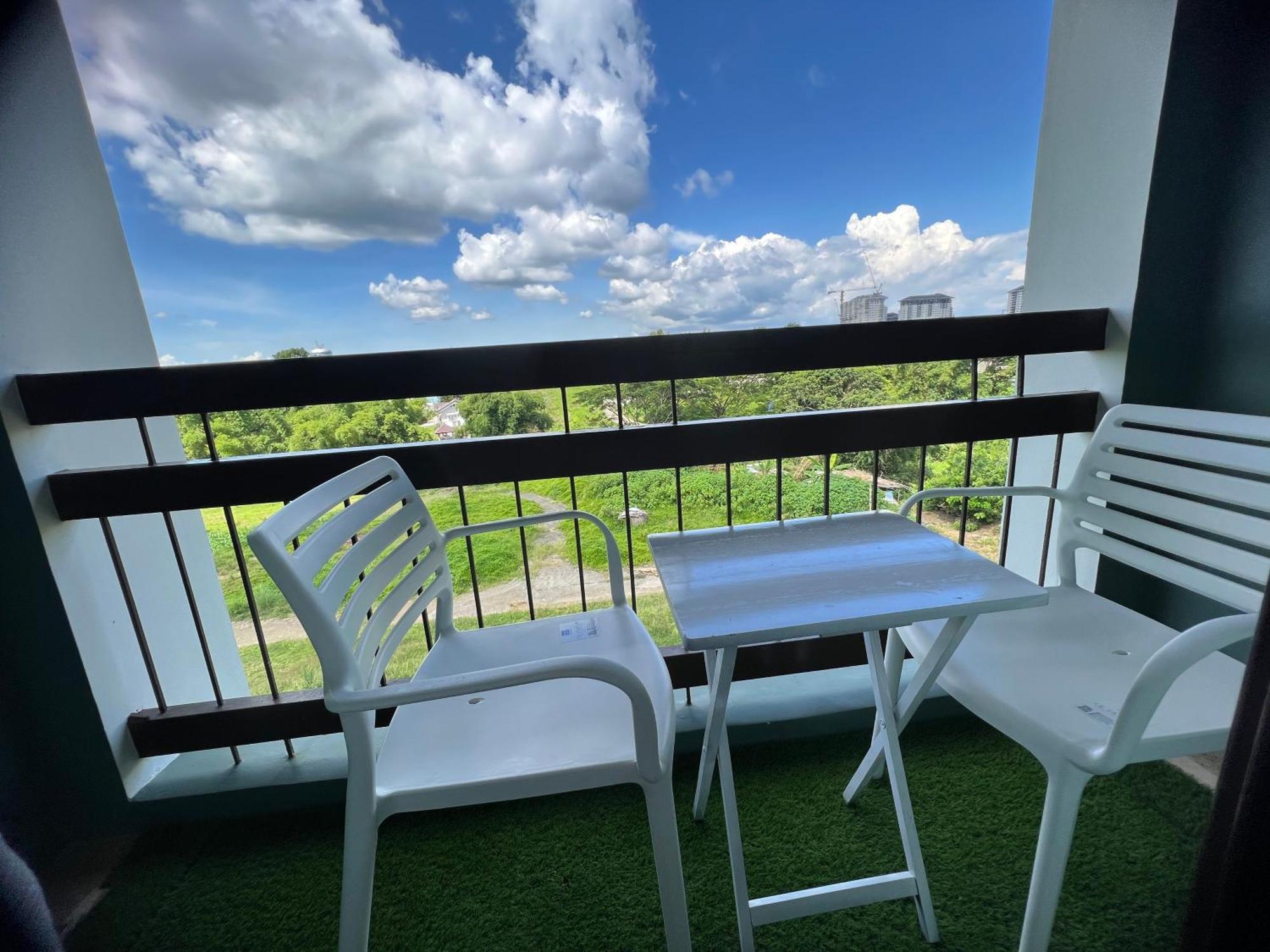 Cozyvilla At Pine Suites Tagaytay 2Br Or Studio With Free Parking 2Br In Basement Parking And Studio In Offsite Parking Tagaytay City Kültér fotó