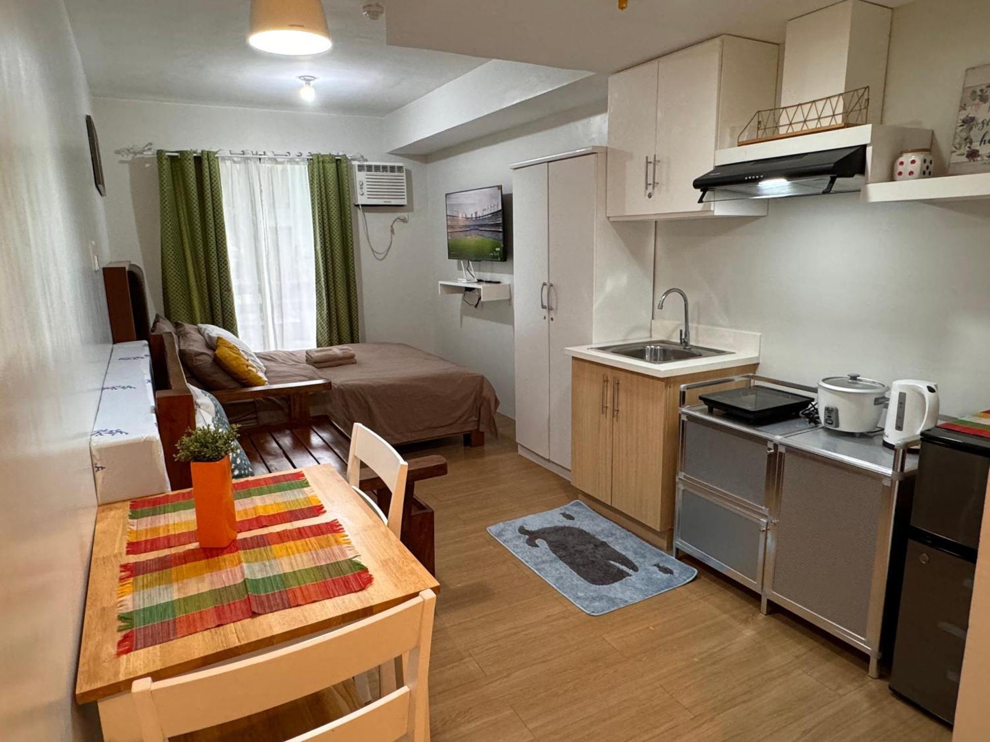 Cozyvilla At Pine Suites Tagaytay 2Br Or Studio With Free Parking 2Br In Basement Parking And Studio In Offsite Parking Tagaytay City Kültér fotó
